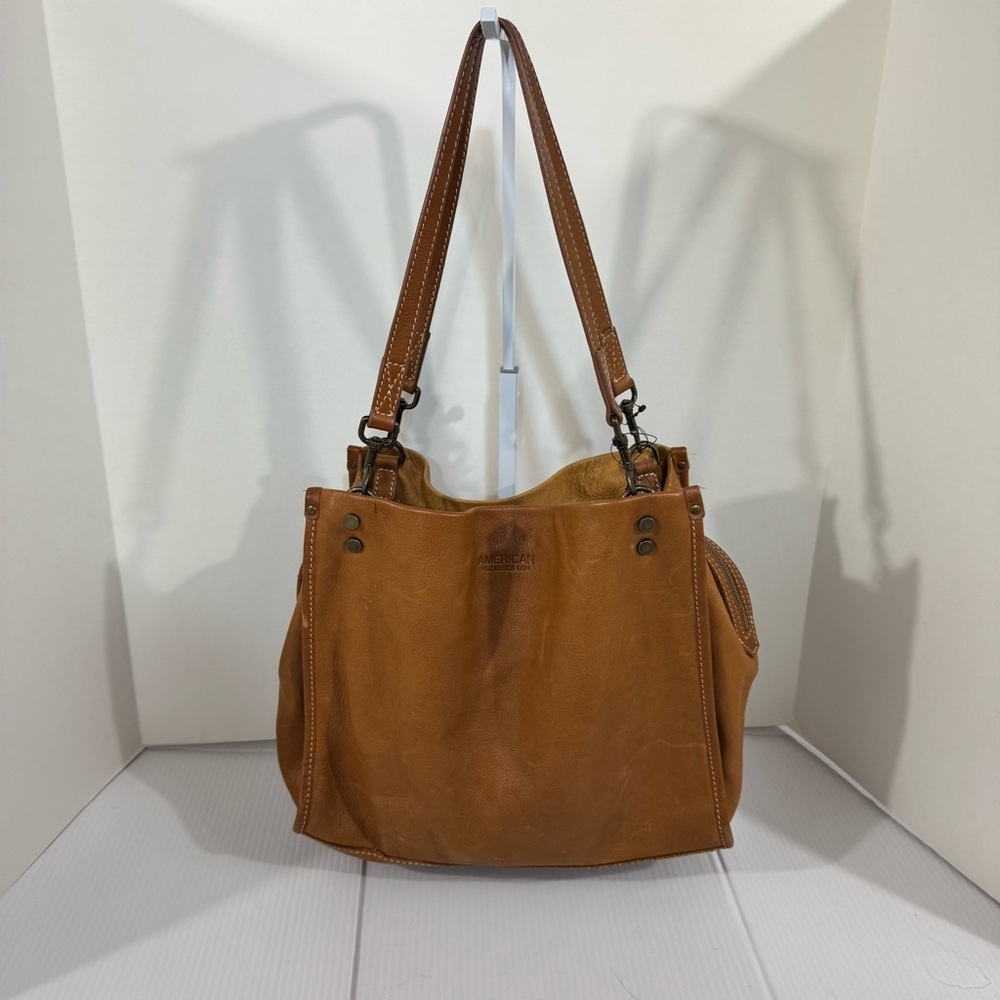 86. Women’s American Leather Co. Elegant Tan Leather Shoulder Bag